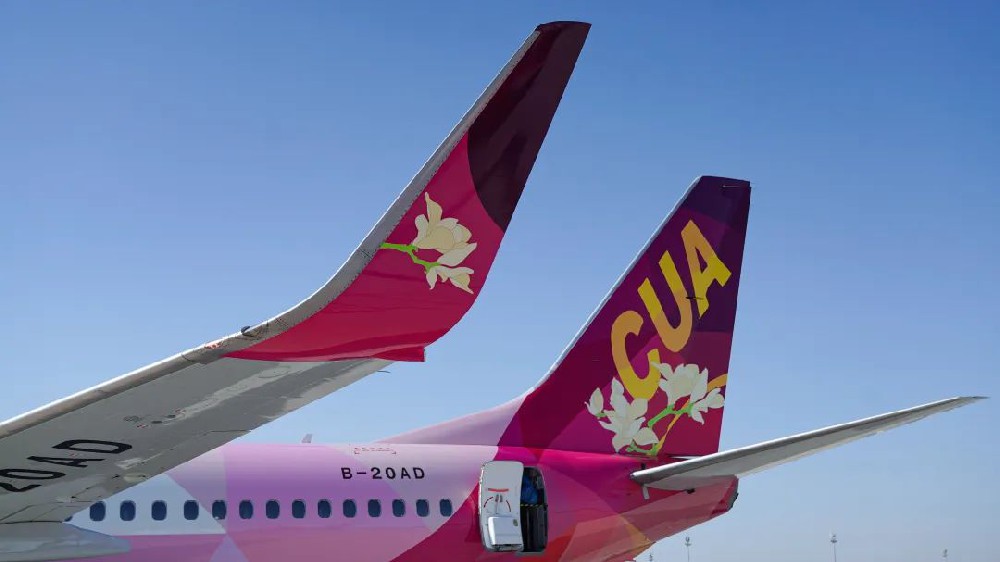 日照山太噴涂的中聯(lián)航創(chuàng)意版標(biāo)準(zhǔn)機(jī)，順利完成首航